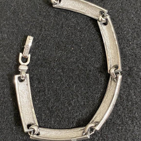 VINTAGE Dior GORGEOUS METALLIC ENAMEL  RHINESTONE LINK BRACELET - Picture 5 of 5